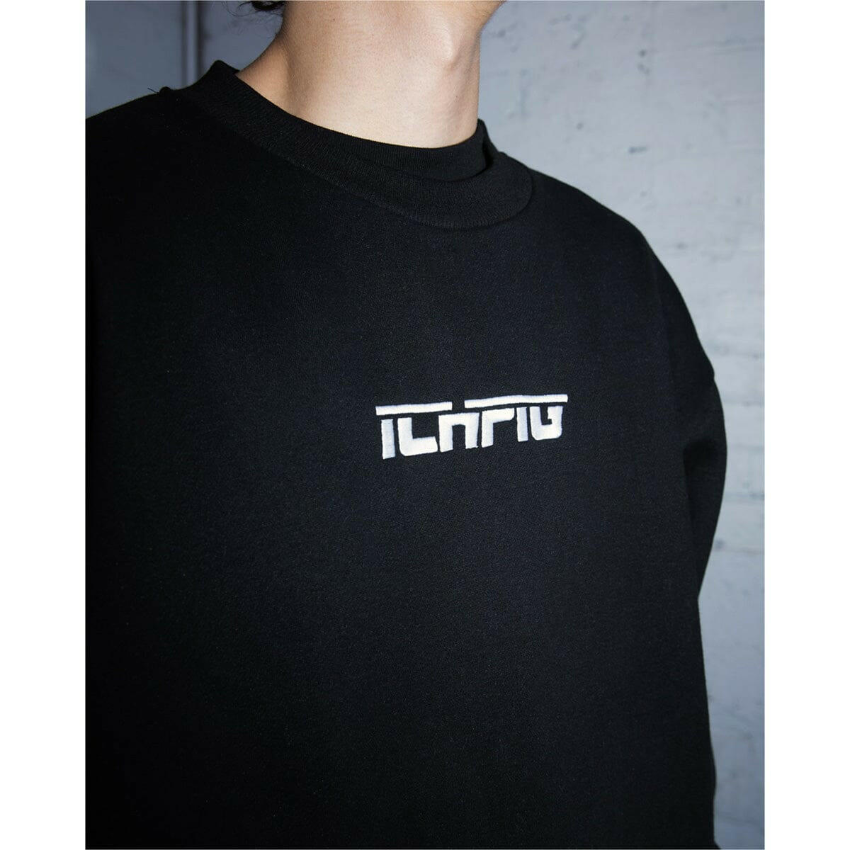 Ichpig - Strike Embroidery Crew Black.