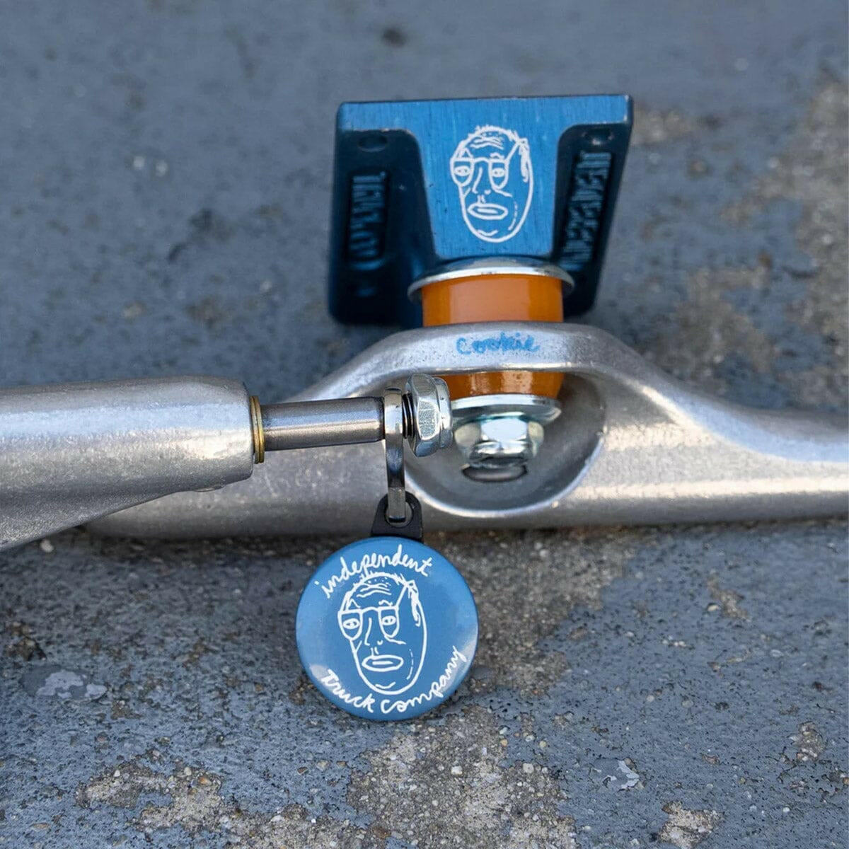 Independent - Colbourn Faces Silver/Ano Blue 139 Skateboard Trucks.