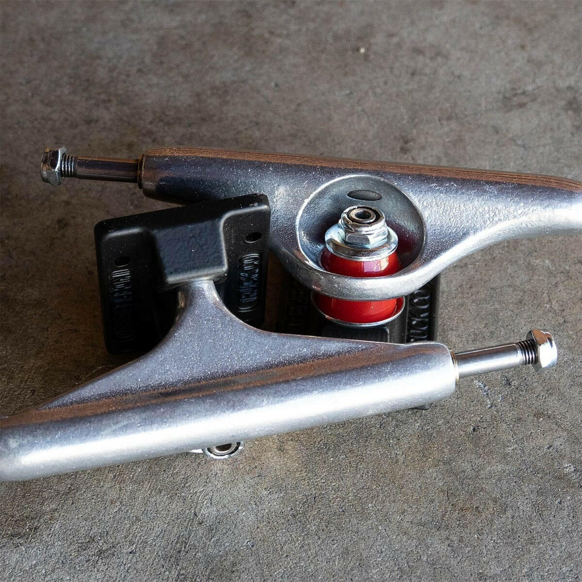 Independent - Silver/Ano Black Hollow 144 Skateboard Trucks.
