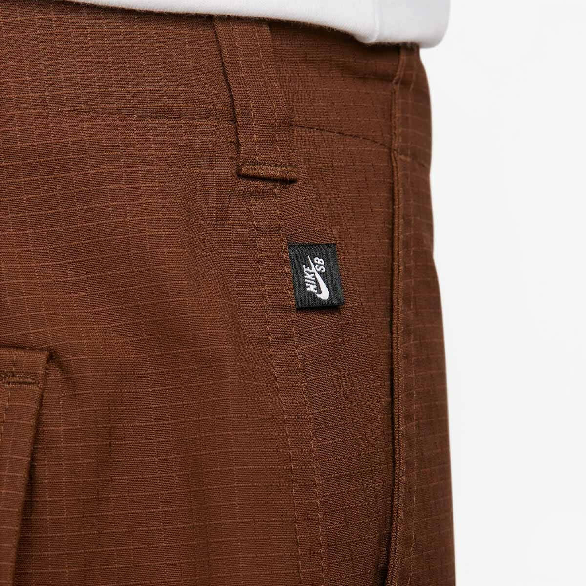 Nike SB - Kearny Cargo Pants Brown.