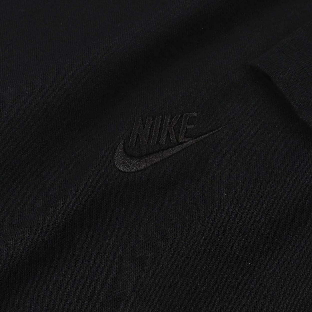 Nike - Premium Tee Black.