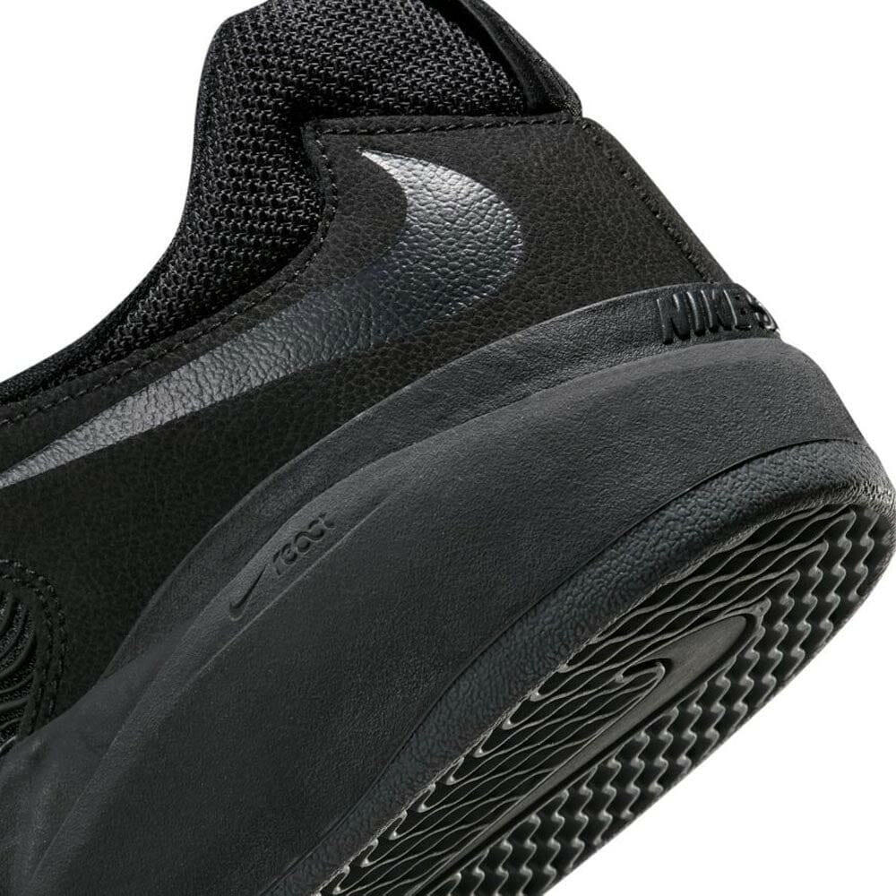 Nike SB - Ishod Premium Shoes Black/Black-Black-Black.