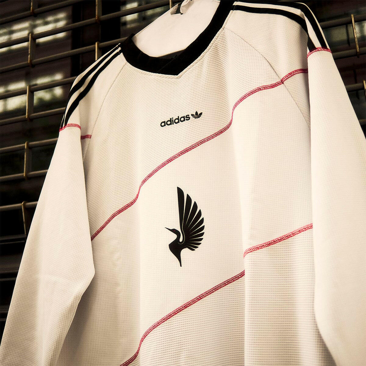 Adidas - Familia x MNUFC Thermal L/S Jersey White.