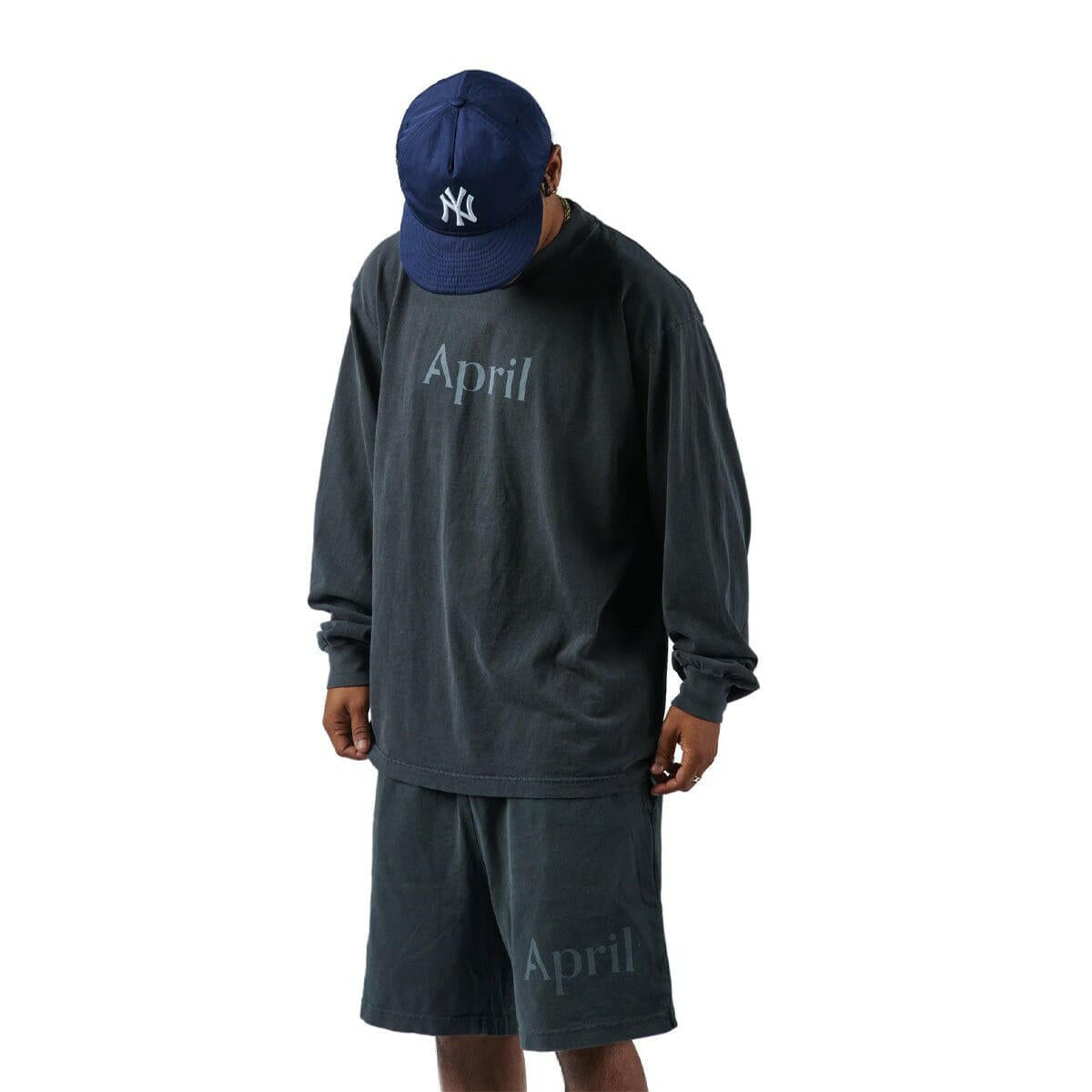 April - Reflective Longsleeve Tee Vintage Black.