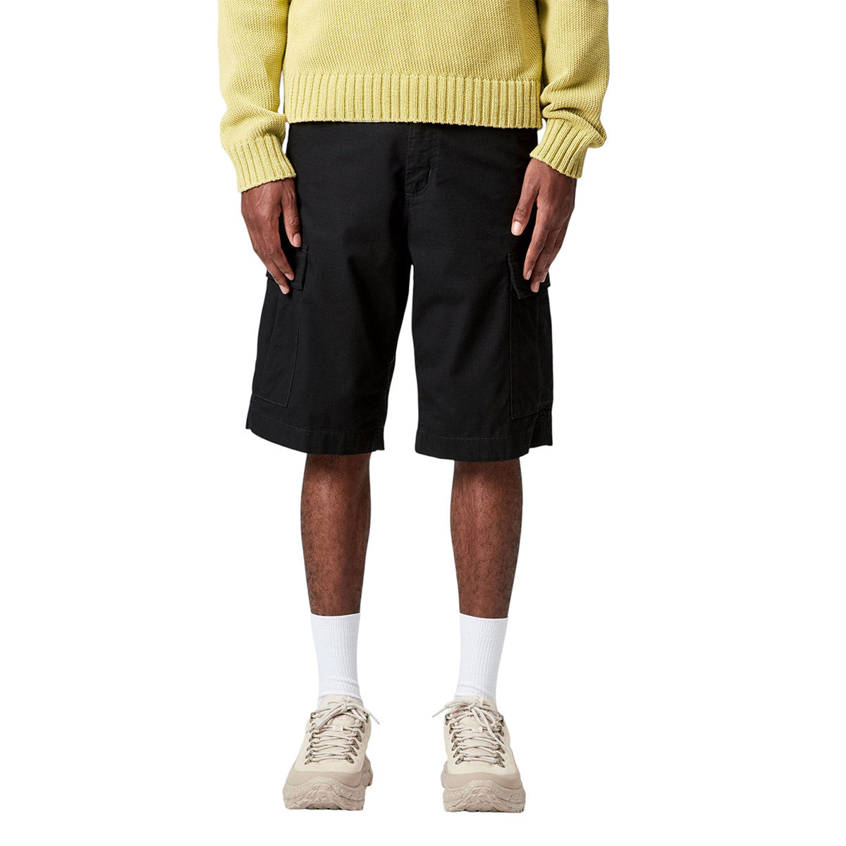 Carhartt Regular Cargo Short Black Rinsed Front Model