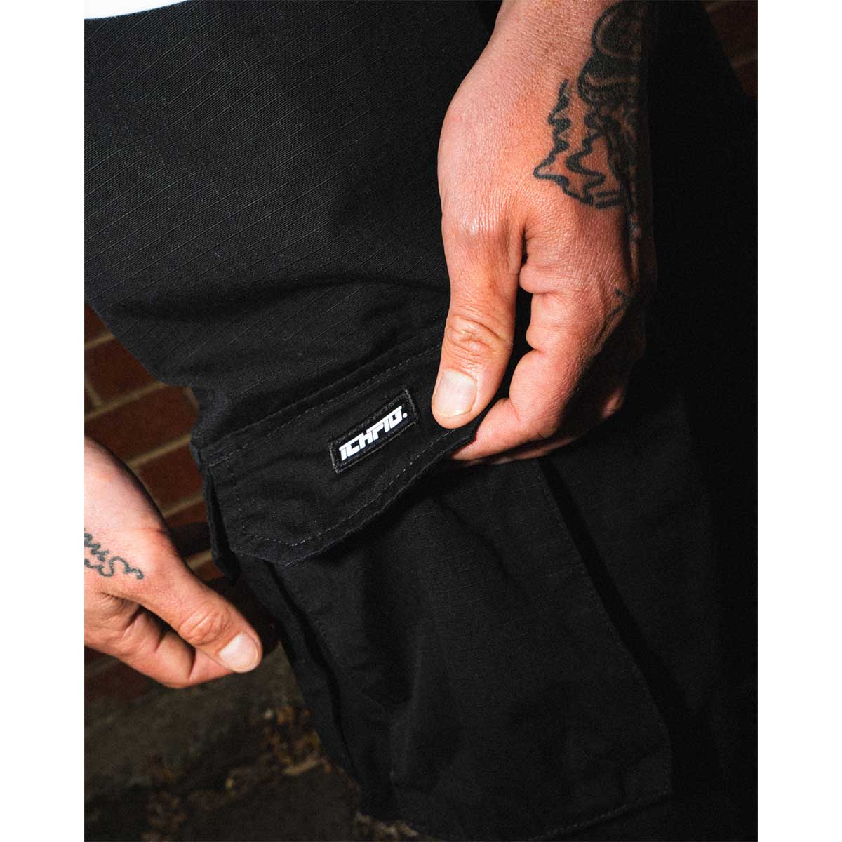 Ichpig - Cargo 3/4 Shorts Black.