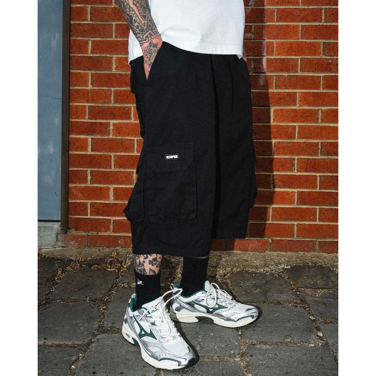 Ichpig - Cargo 3/4 Shorts Black.