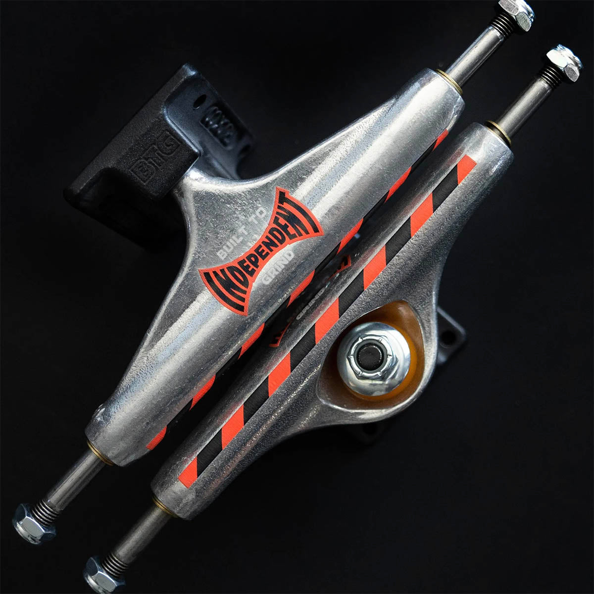 Independent - Built To Grind Silver/Black 139 Skateboard Trucks.
