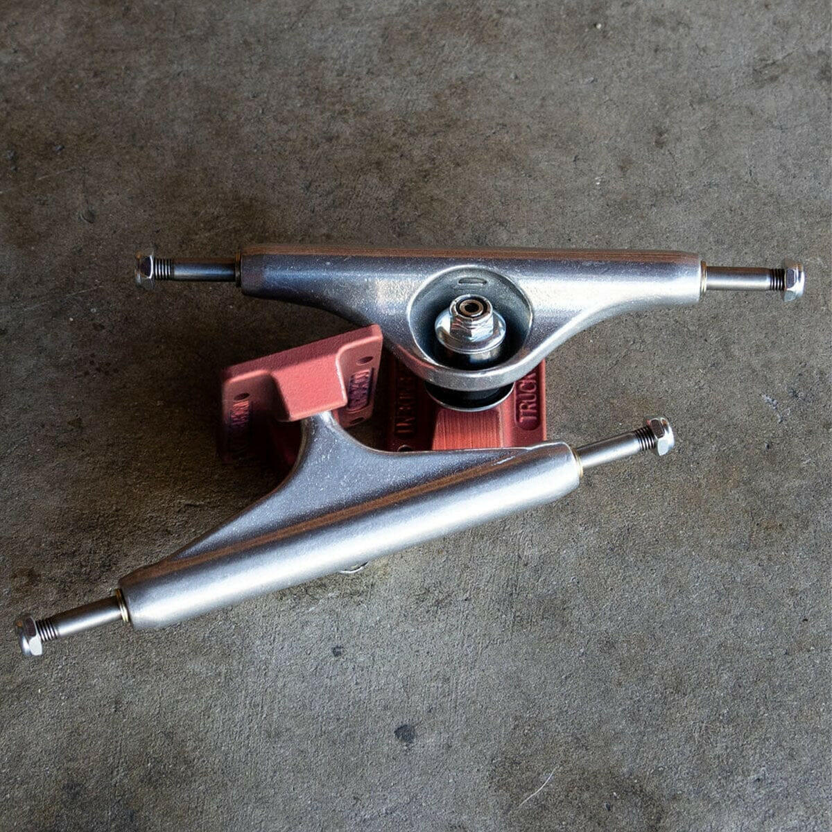 Independent - Silver/Ano Red Hollow 139 Skateboard Trucks.