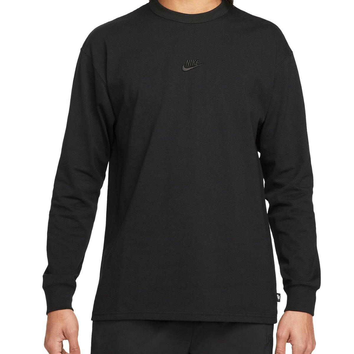 Nike - Premium Essentials L/S Tee Black/Black.