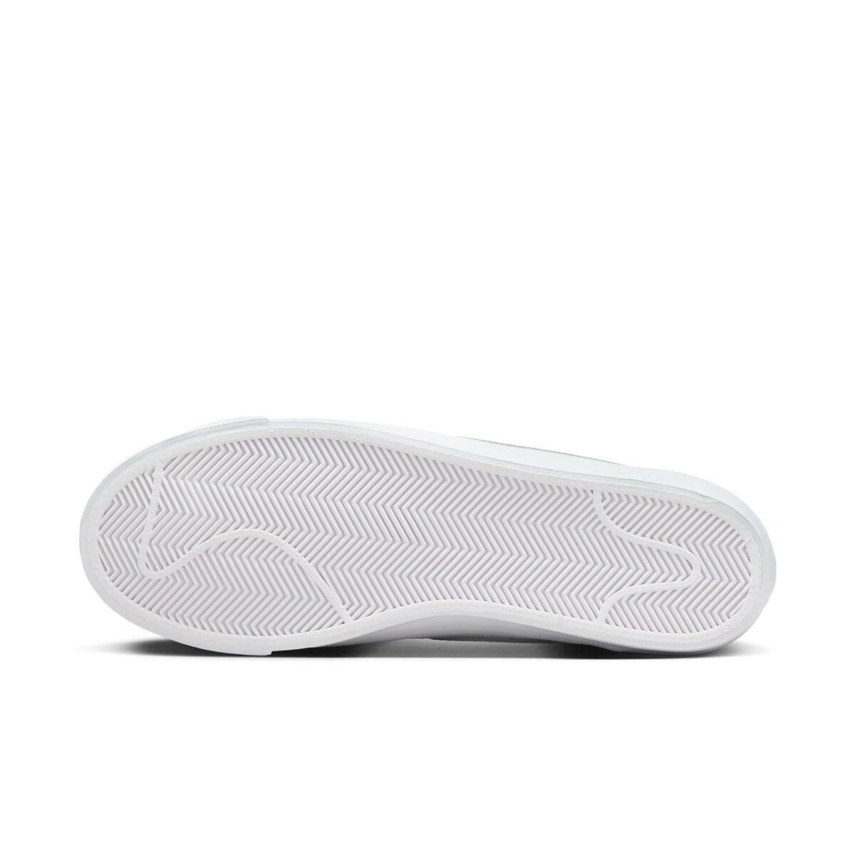 Nike SB - Blazer Low Pro GT ISO Shoes Triple White.