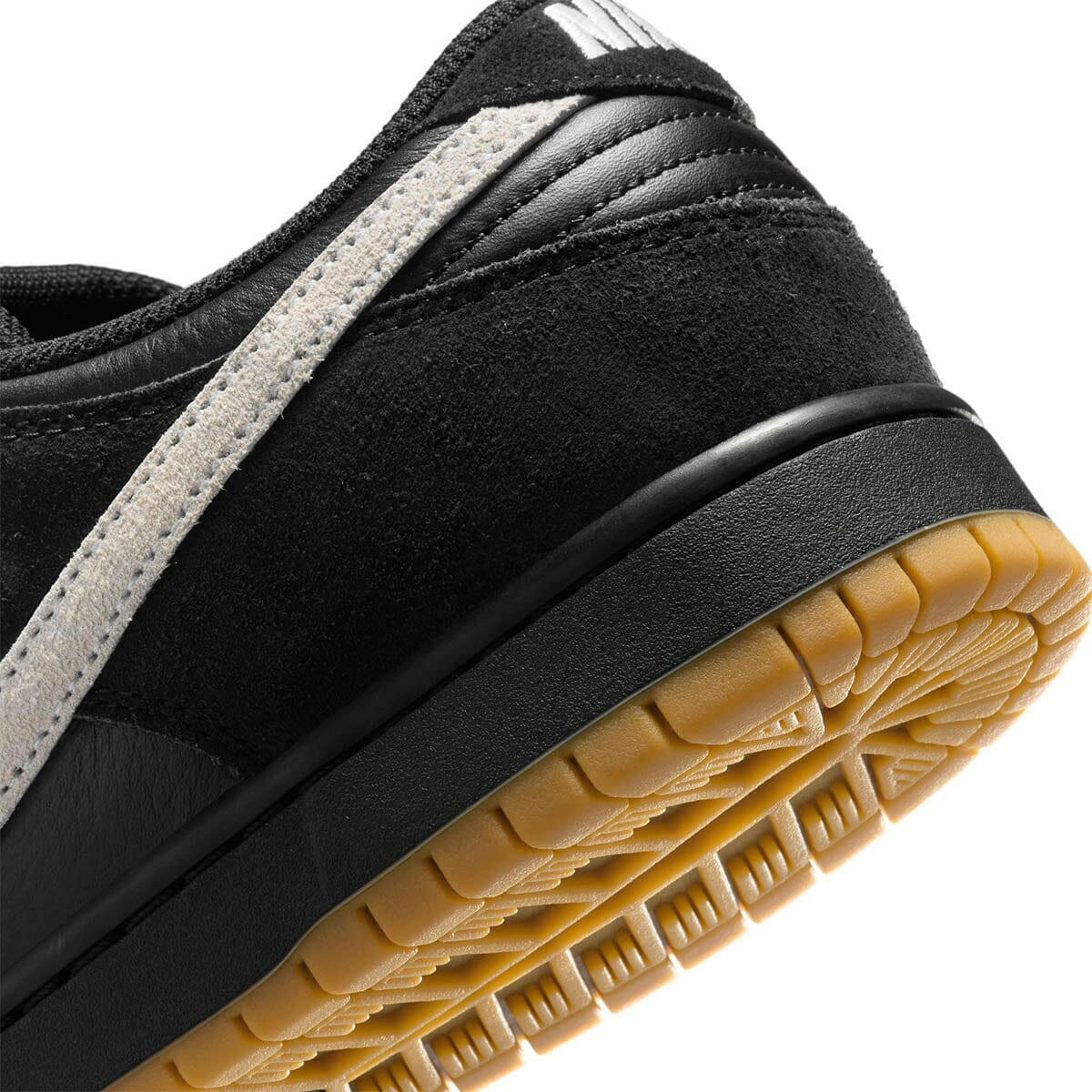 Nike SB - Dunk Low Pro Shoes Black/White/Gum.