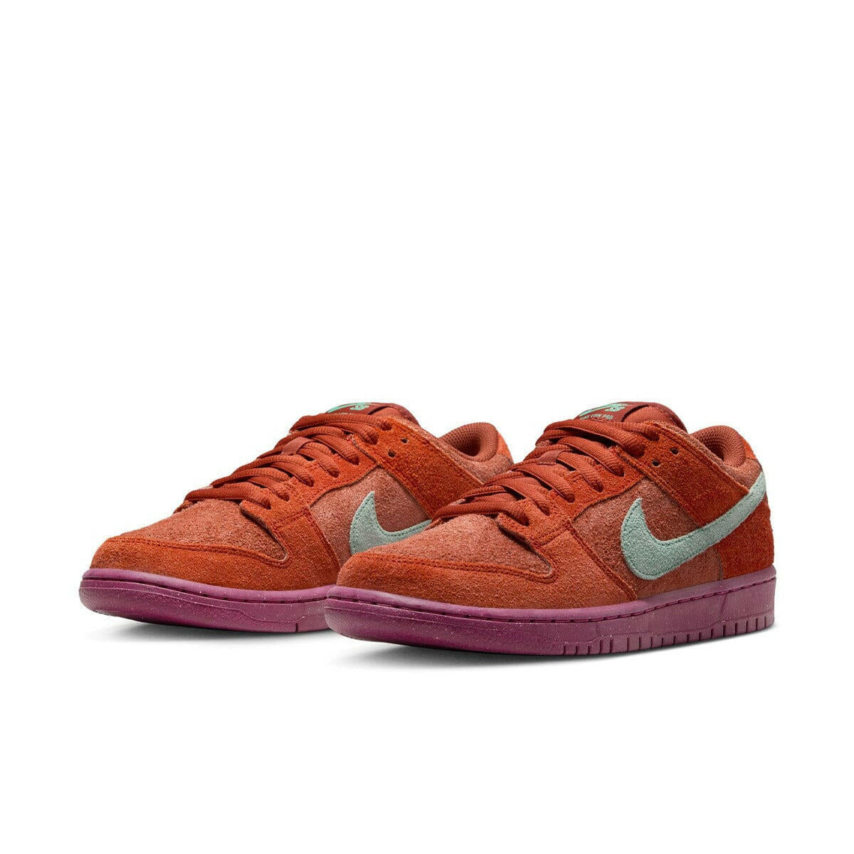 Nike SB - Dunk Low Pro Premium Shoes Mystic Red Rosewood.
