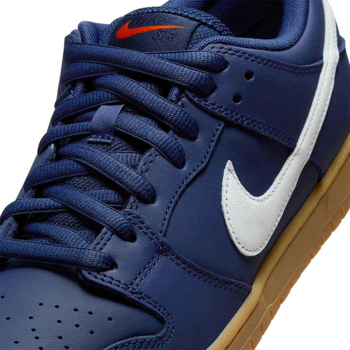 Nike SB - Dunk Low Pro Shoes Navy/Gum.
