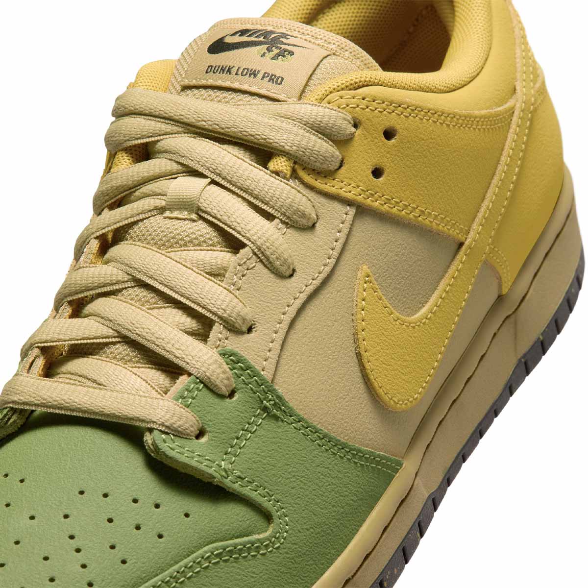 Nike SB Dunk Low Pro Shoes Saffron Quartz/Pear Side
