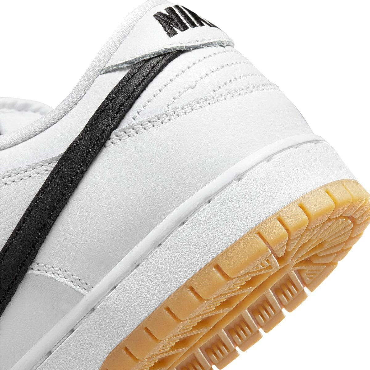 Nike SB - Dunk Low Pro Shoes White/Black-White-Gum Light Brown.