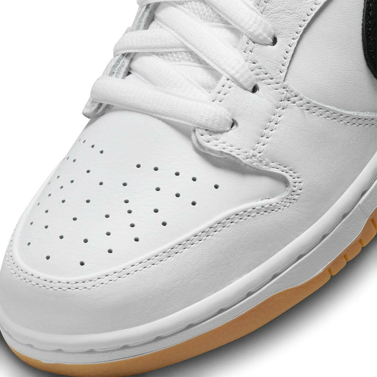 Nike SB - Dunk Low Pro Shoes White/Black-White-Gum Light Brown.