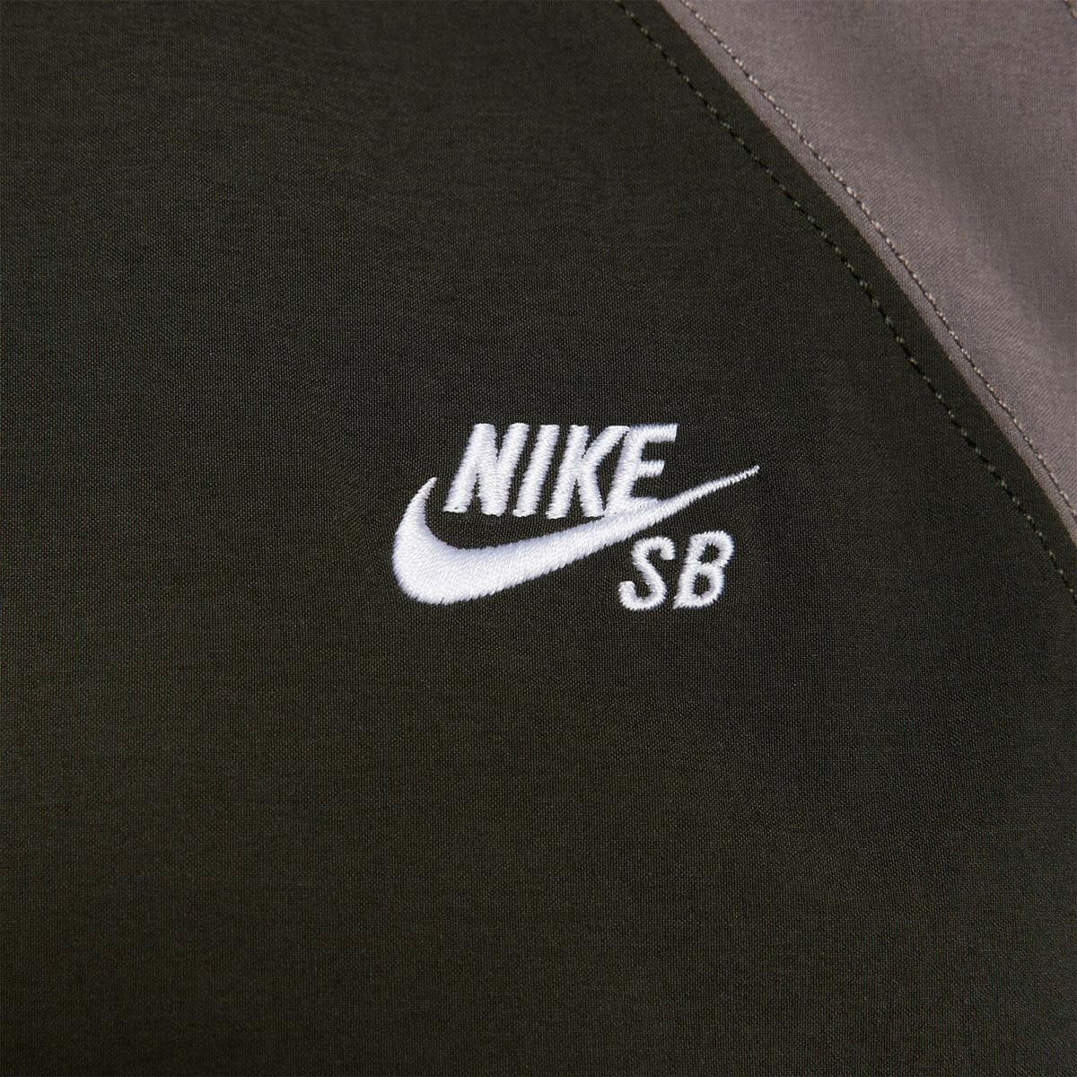 Nike SB - Full Zip Woven Skate Jacket Sequoia/Stone.
