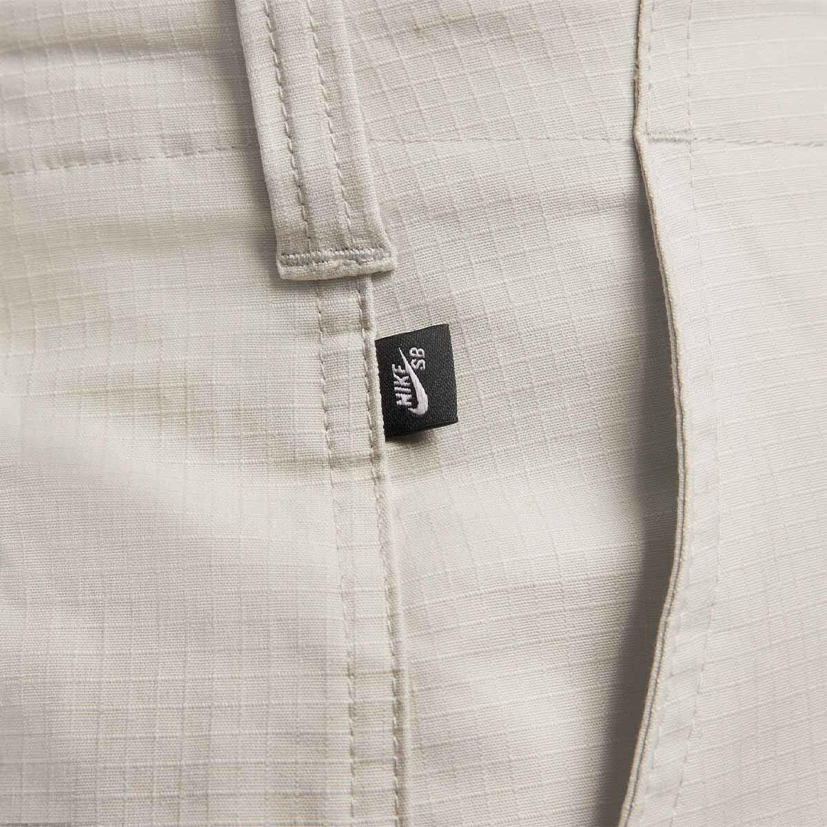 Nike SB - Kearny Cargo Pants Light Bone.
