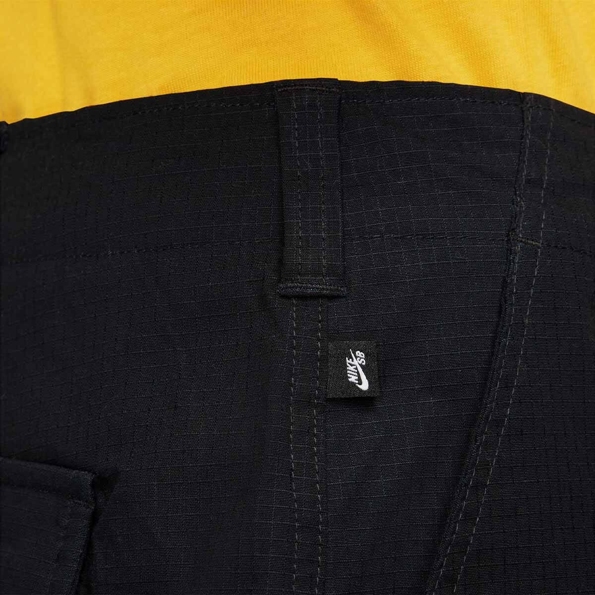 Nike SB - Kearny Cargo Shorts Black.