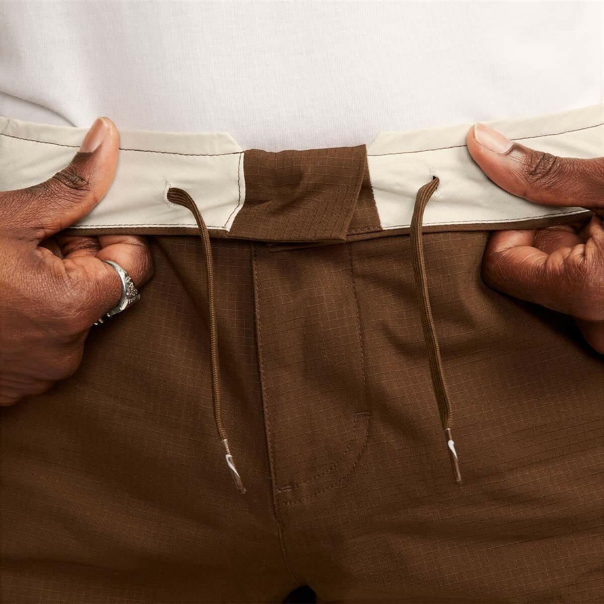 Nike SB - Kearny Cargo Shorts Brown.