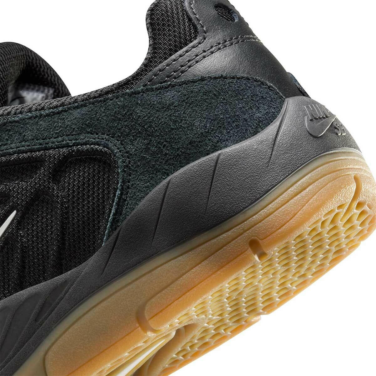 Nike SB - Vertebrae Shoes Black/Summit White-Anthracite-Black.