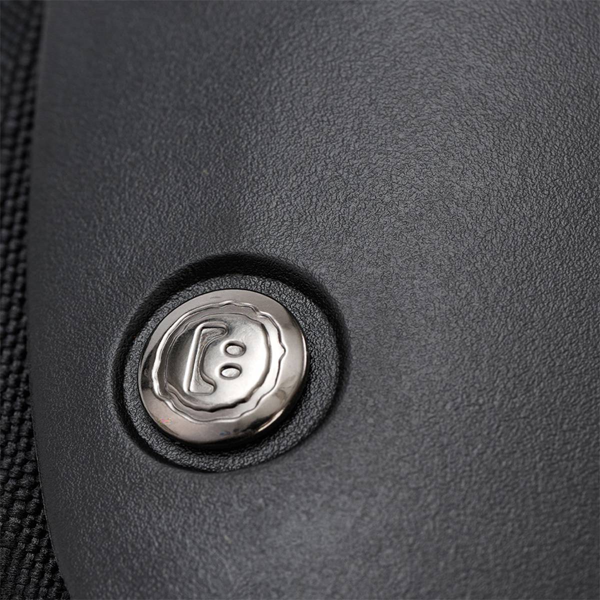 Yepa Shell Adult 3-Pack Pad Set Black – rivet detail