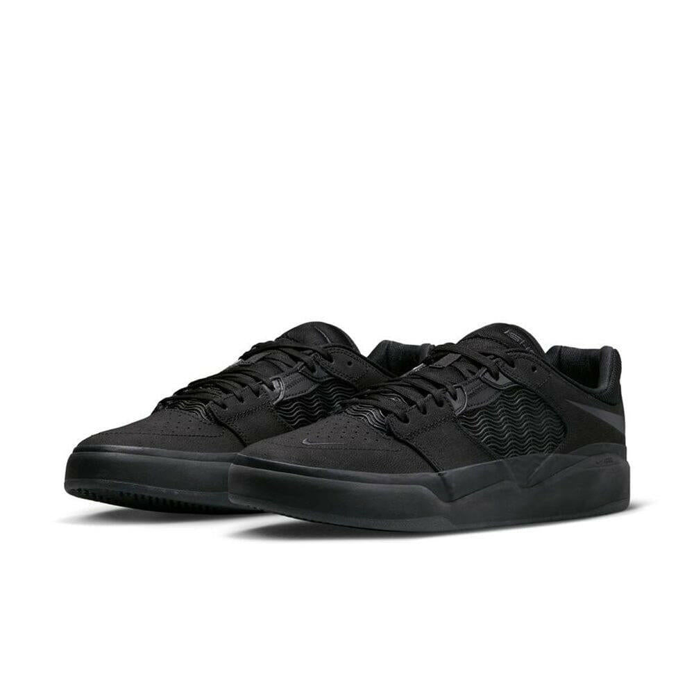 Nike SB - Ishod Premium Shoes Black/Black-Black-Black.